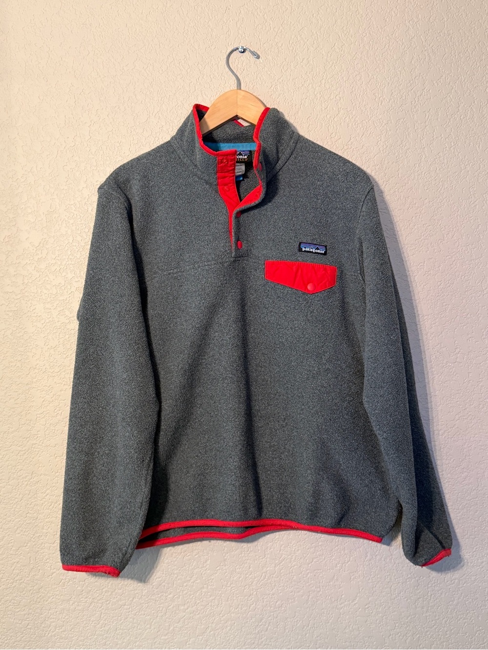 Patagonia Women’s Scarlet & Gray Synchilla Snap-T Fleece, sz MD (Fall2012)
